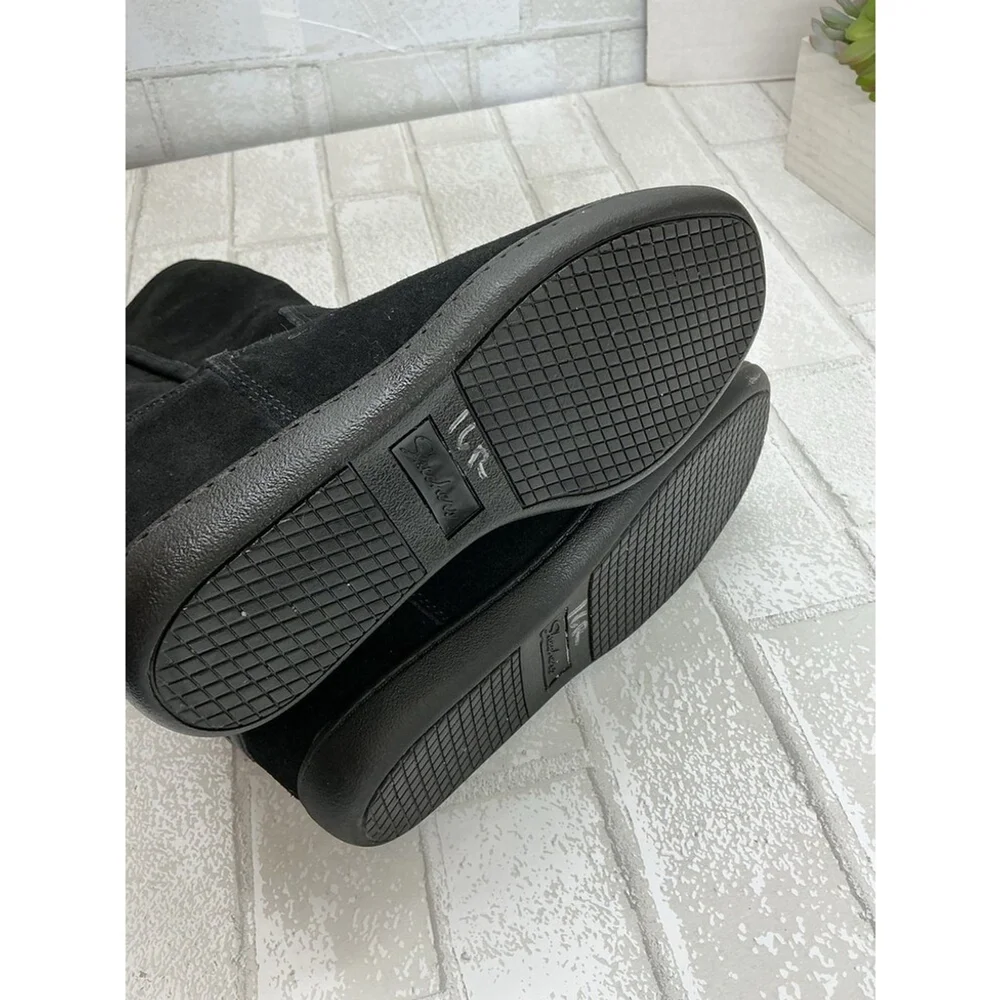 Skechers boots size 6.5